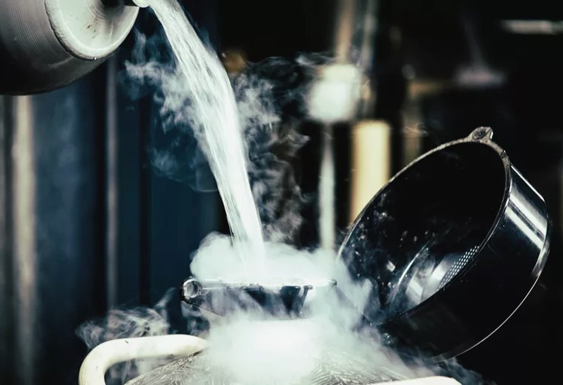 کاربردهای نیتروژن مایع و کرایوتراپی در پزشکی